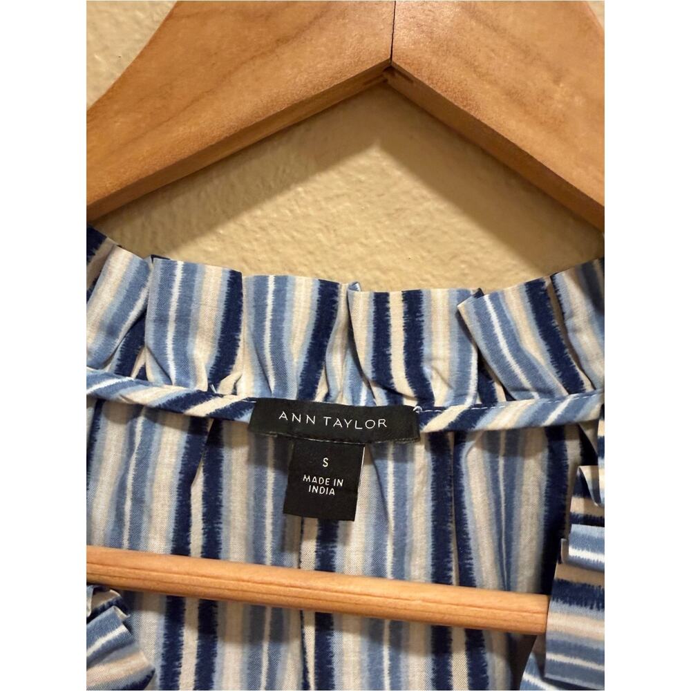 Ann Taylor Striped Long-Sleeve V-Neck Women’s Top in Blue and White Cotton Small - Picture 13 of 13